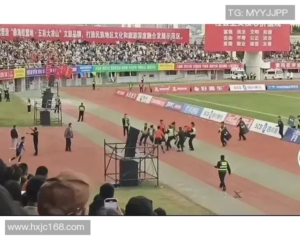 球员闯入裁判席索赔!CBA比赛惊现罕见一幕,赛场安全引热议 球员闯入裁判席索赔!CBA比赛惊现罕见一幕,赛场安全引热议